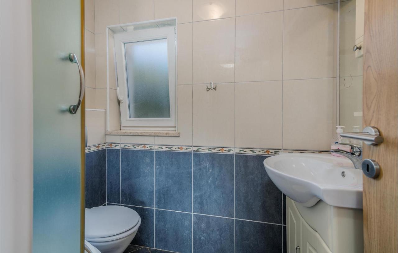 Nice Apartment In Malinska Dubasnica With Kitchen Exterior foto